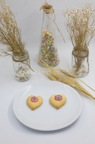 Pembe ve Mavi Kalpli Kurabiye