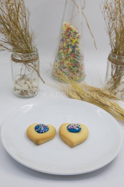 Pembe ve Mavi Kalpli Kurabiye